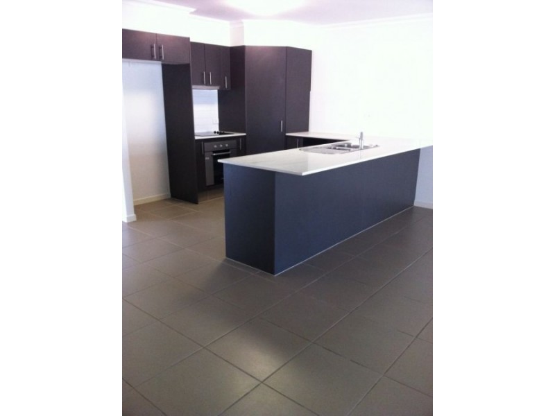 2/7 Mackenzie Street, Coomera QLD 4209