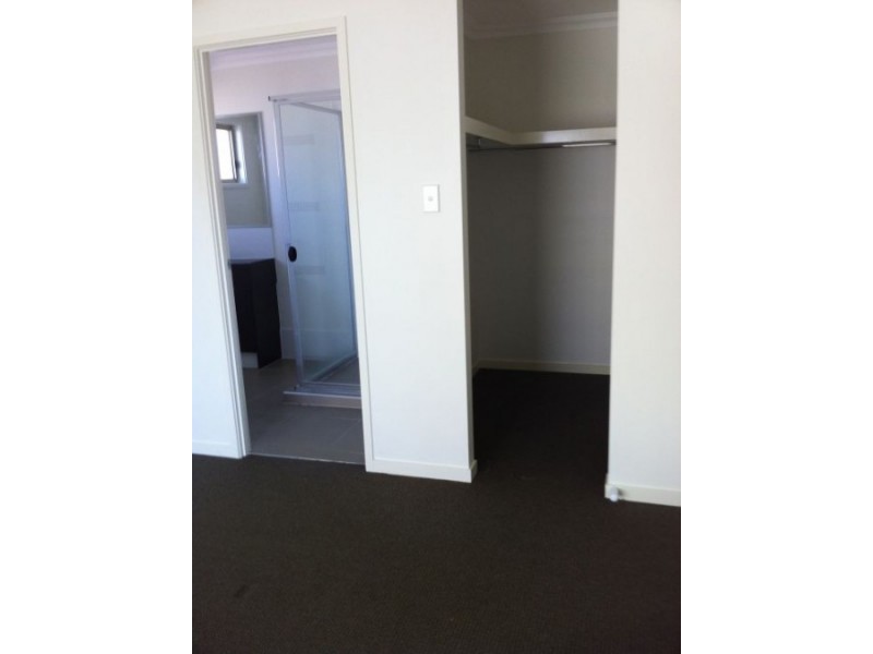 2/7 Mackenzie Street, Coomera QLD 4209