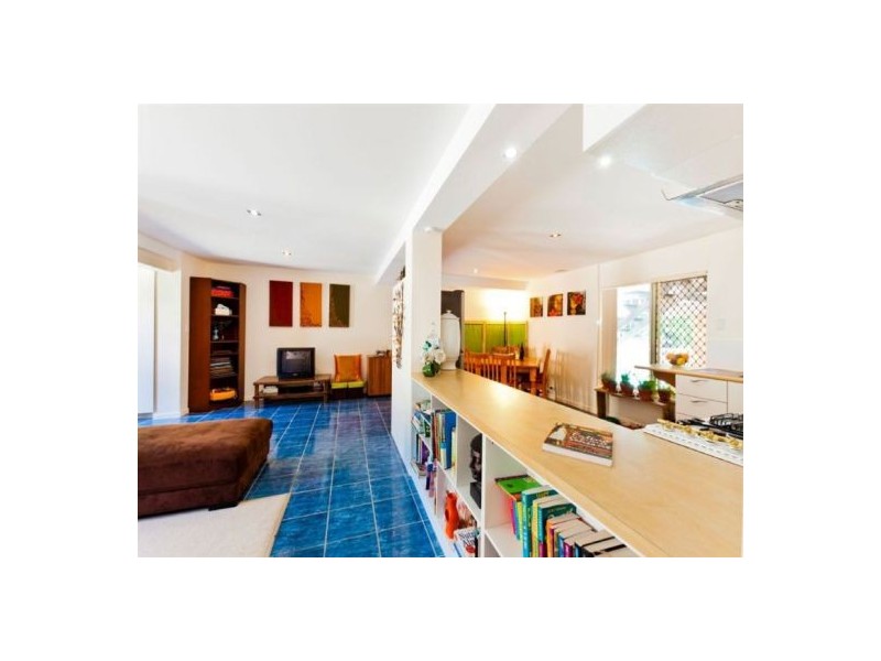 4 Tallowood Road, Ashmore QLD 4214