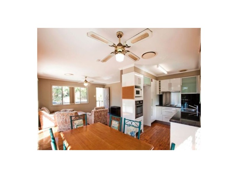 4 Tallowood Road, Ashmore QLD 4214