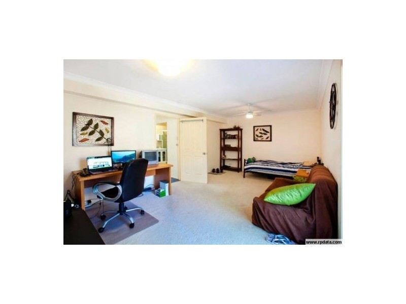 4 Tallowood Road, Ashmore QLD 4214