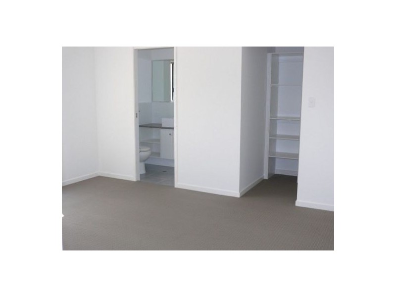 2/1 Humber Street, Upper Coomera QLD 4209