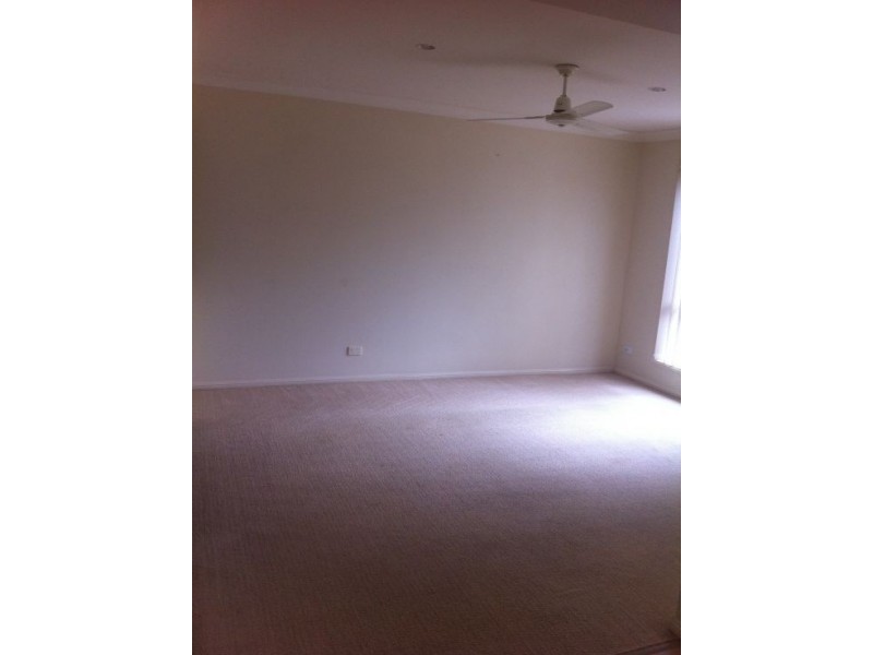 18 Billinghurst Crescent, Upper Coomera QLD 4209