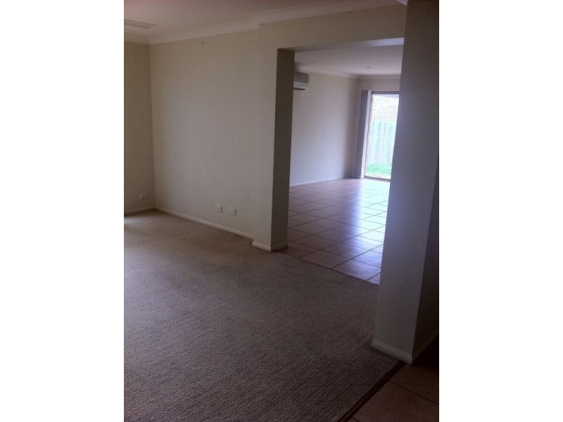 18 Billinghurst Crescent, Upper Coomera QLD 4209