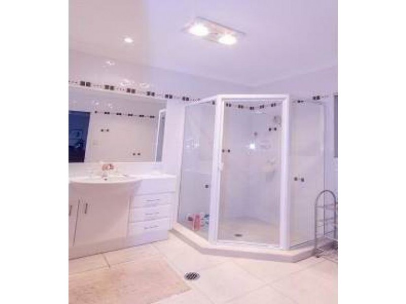 16 Ontario Court, Oxenford QLD 4210