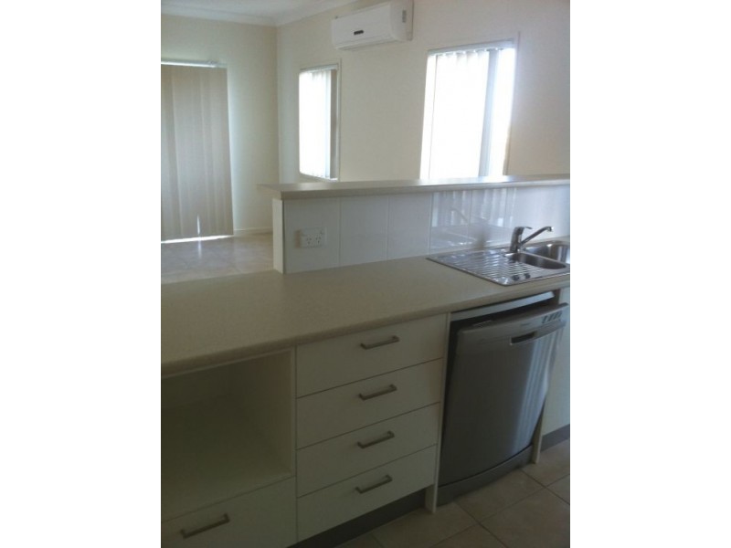 2/47 Fortescue Street, Pacific Pines QLD 4211