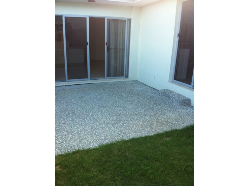 2/47 Fortescue Street, Pacific Pines QLD 4211