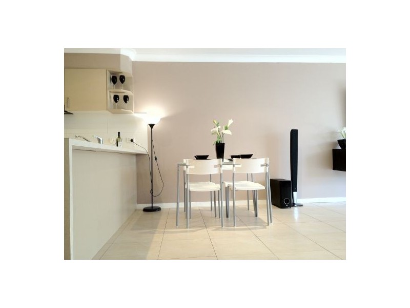 2/49 Harmsworth Rd, Pacific Pines QLD 4211