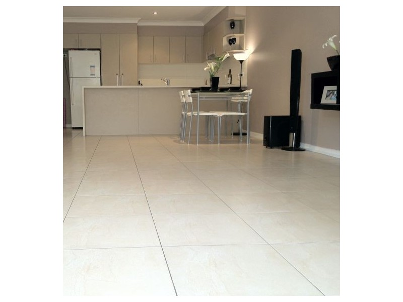 2/49 Harmsworth Rd, Pacific Pines QLD 4211