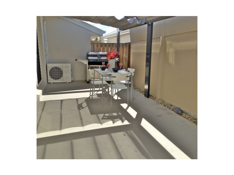 2/49 Harmsworth Rd, Pacific Pines QLD 4211