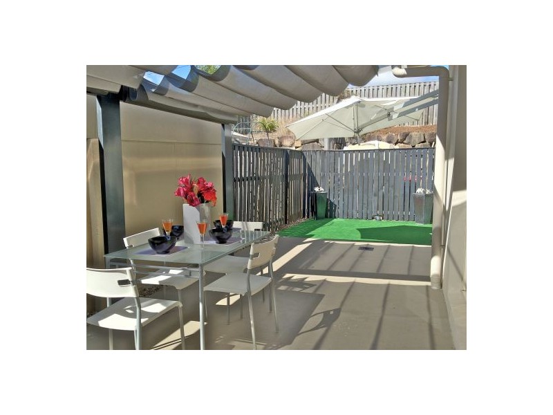 2/49 Harmsworth Rd, Pacific Pines QLD 4211