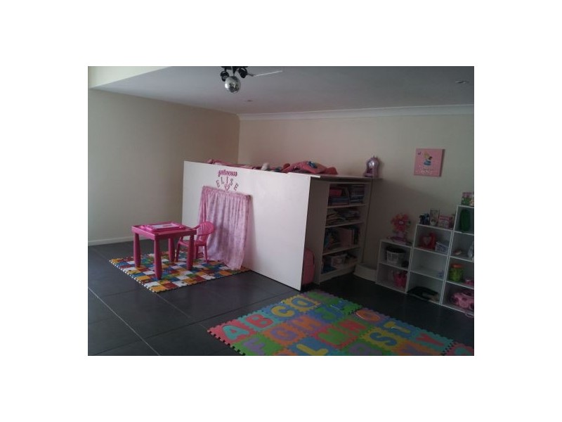 2/49 Harmsworth Rd, Pacific Pines QLD 4211