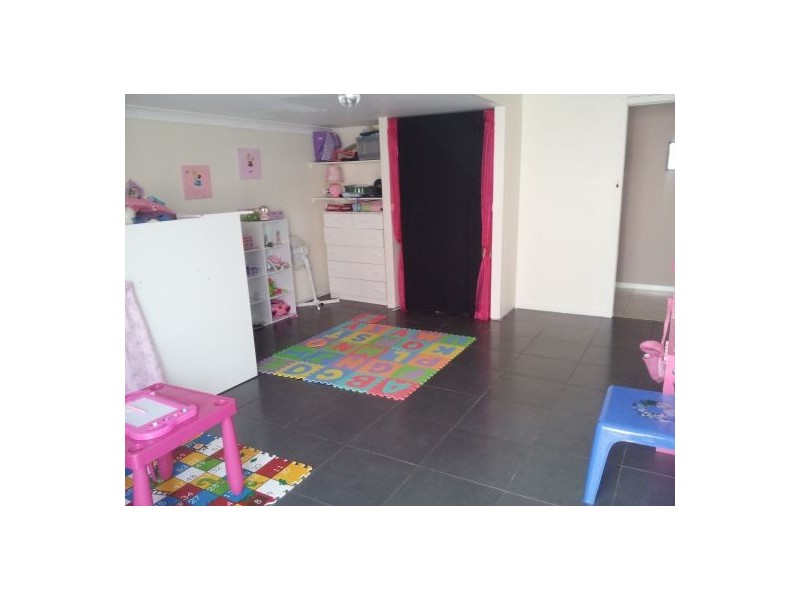 2/49 Harmsworth Rd, Pacific Pines QLD 4211