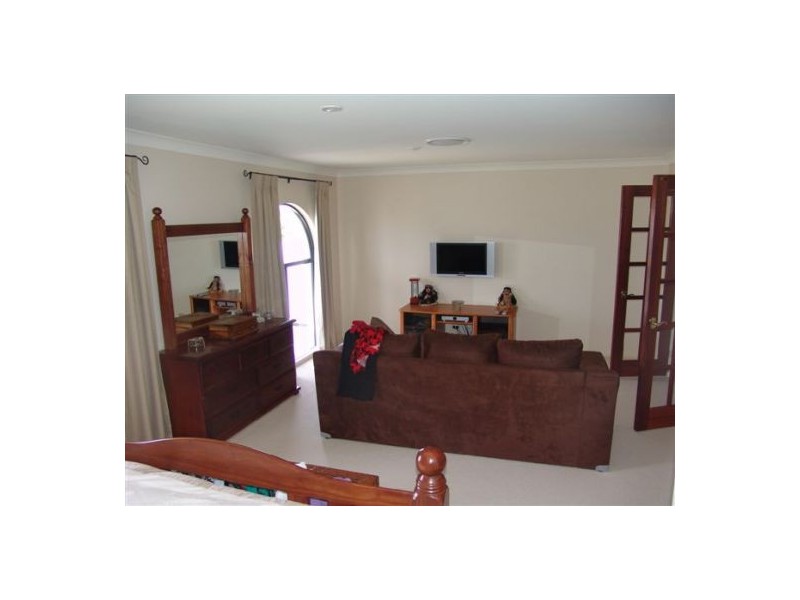 4 Anitra Lane, Coomera Waters QLD 4209