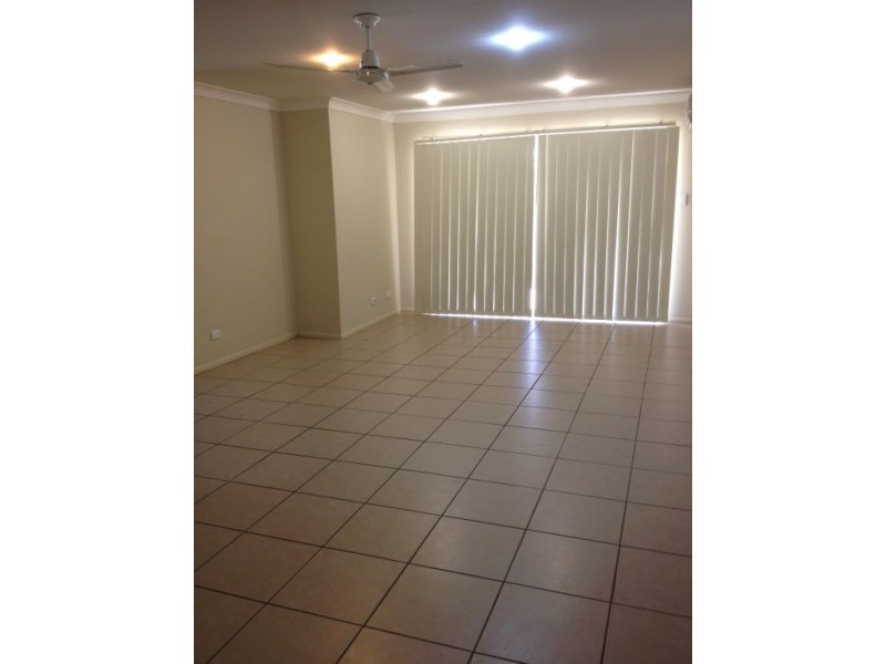 1/30 Goldcrest Drive, Upper Coomera QLD 4209