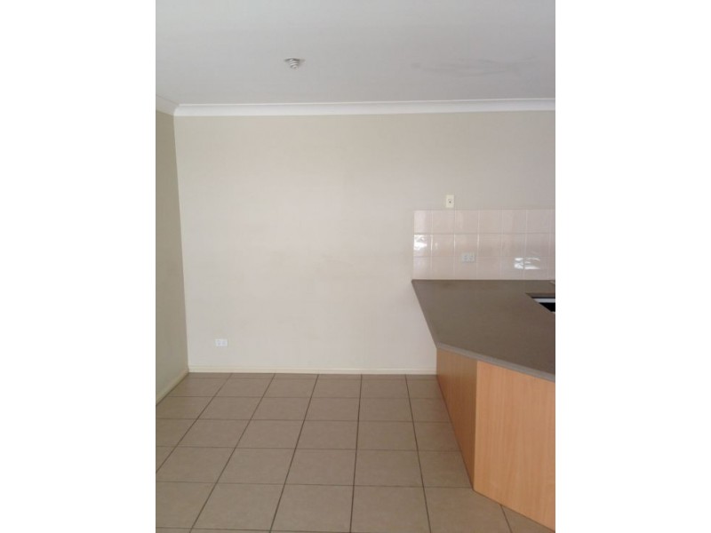 1/30 Goldcrest Drive, Upper Coomera QLD 4209