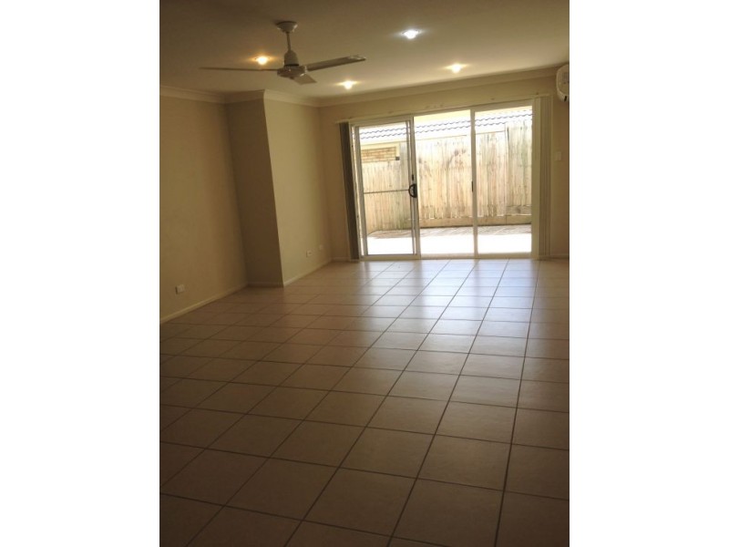 1/30 Goldcrest Drive, Upper Coomera QLD 4209