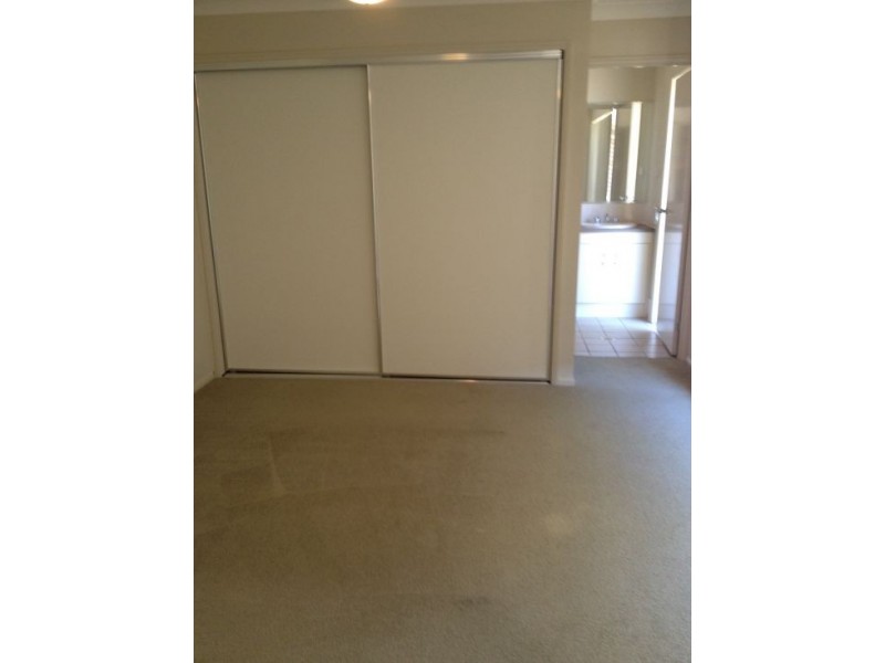 1/30 Goldcrest Drive, Upper Coomera QLD 4209