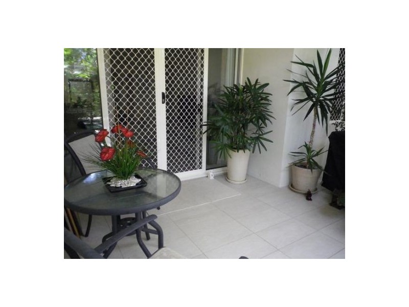 2/27-29 Gordon Street, Labrador QLD 4215