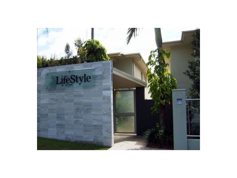 2/27-29 Gordon Street, Labrador QLD 4215