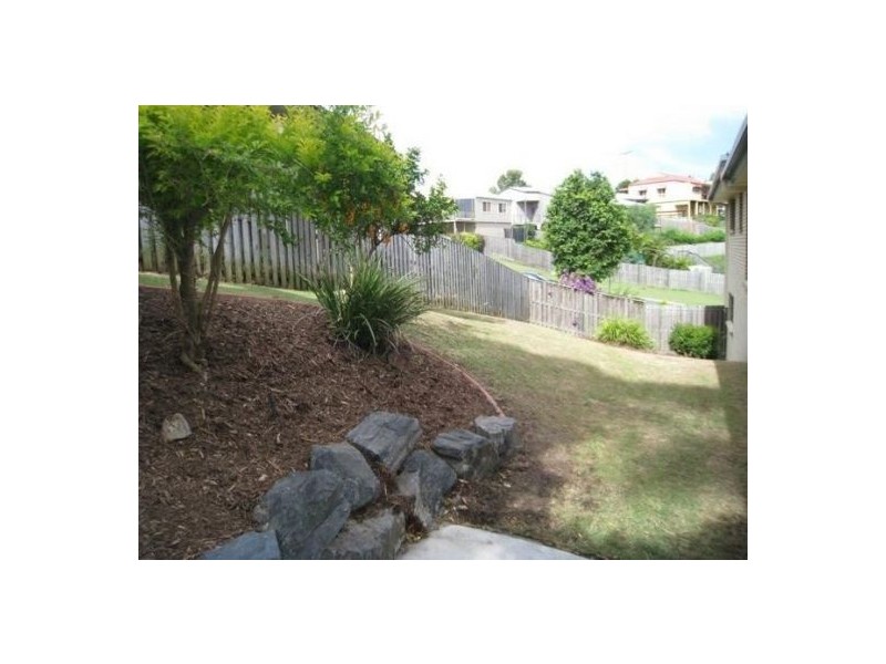 33 Papara Street, Pacific Pines QLD 4211