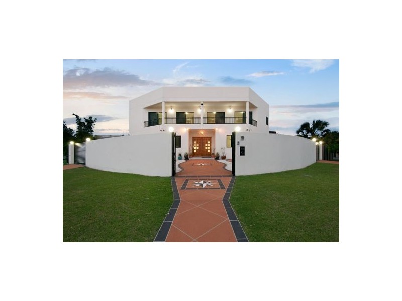 7 Wau Avenue, Runaway Bay QLD 4216