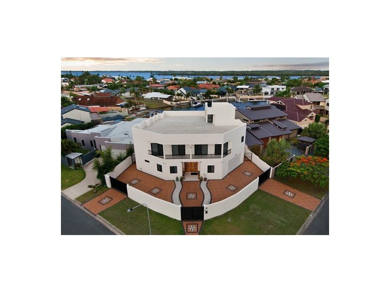 7 Wau Avenue, Runaway Bay QLD 4216