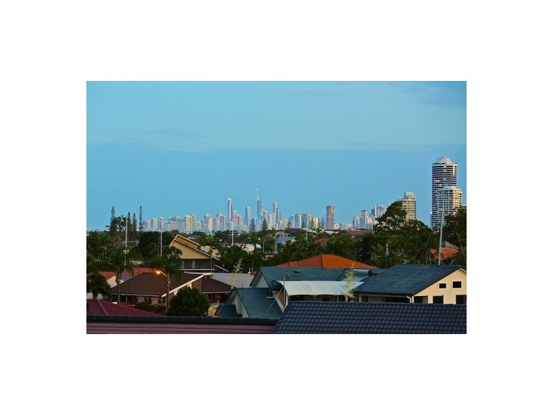 7 Wau Avenue, Runaway Bay QLD 4216