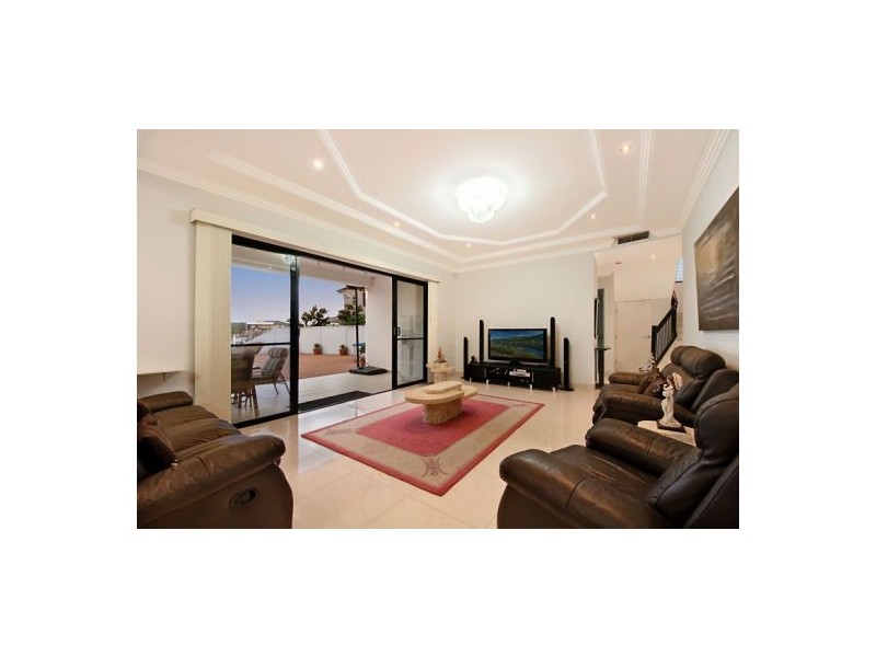 7 Wau Avenue, Runaway Bay QLD 4216