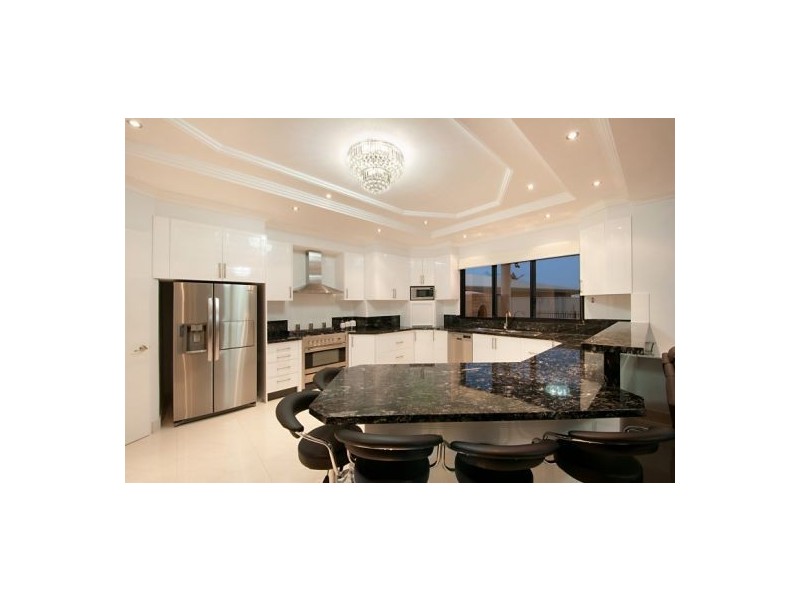 7 Wau Avenue, Runaway Bay QLD 4216