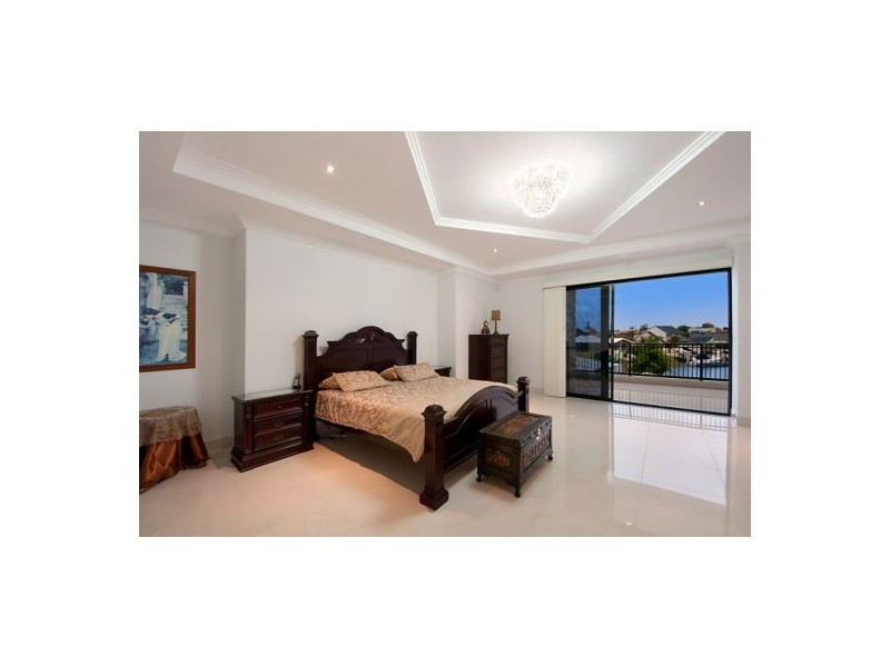 7 Wau Avenue, Runaway Bay QLD 4216