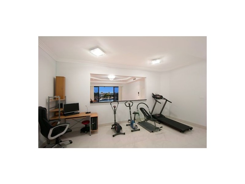 7 Wau Avenue, Runaway Bay QLD 4216