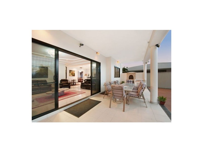7 Wau Avenue, Runaway Bay QLD 4216
