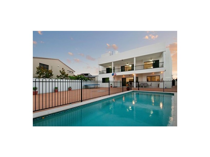 7 Wau Avenue, Runaway Bay QLD 4216