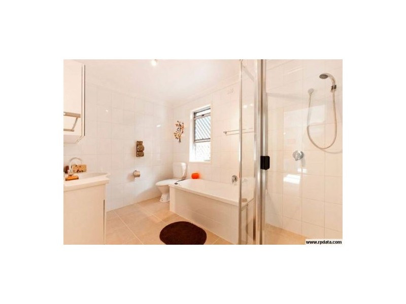 4 Tallowood Road, Ashmore QLD 4214