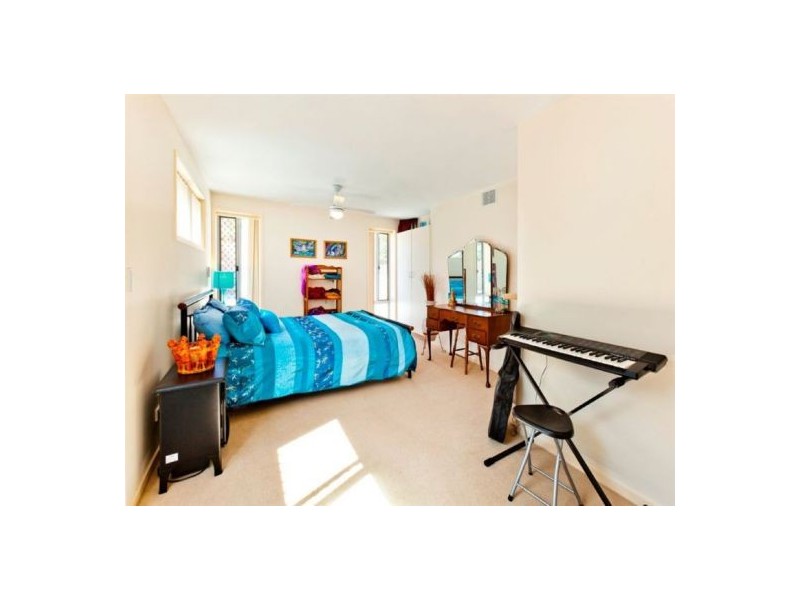 4 Tallowood Road, Ashmore QLD 4214