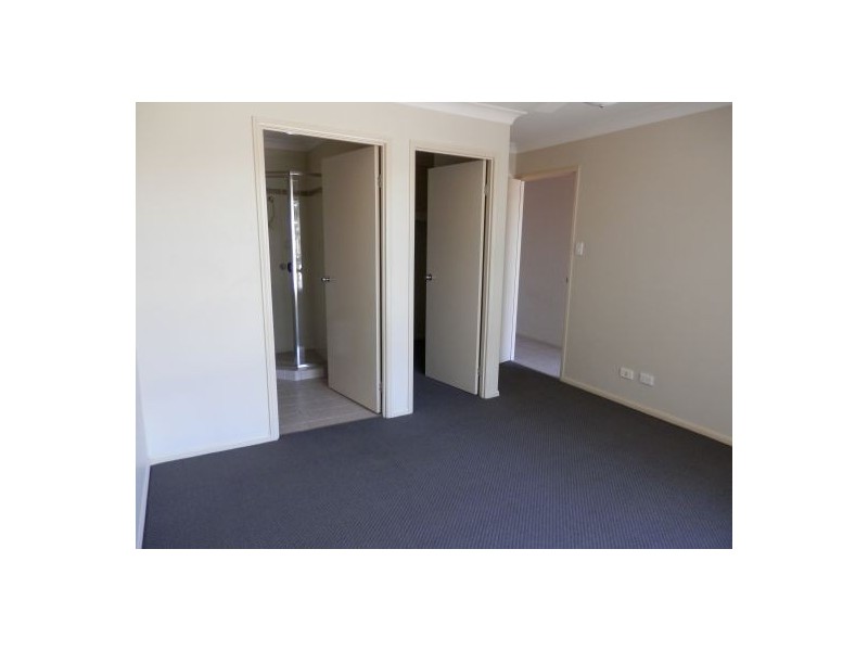 2/30 Goldcrest Drive, Upper Coomera QLD 4209