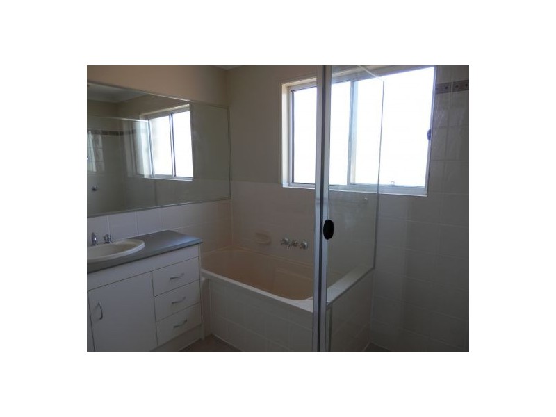 2/30 Goldcrest Drive, Upper Coomera QLD 4209