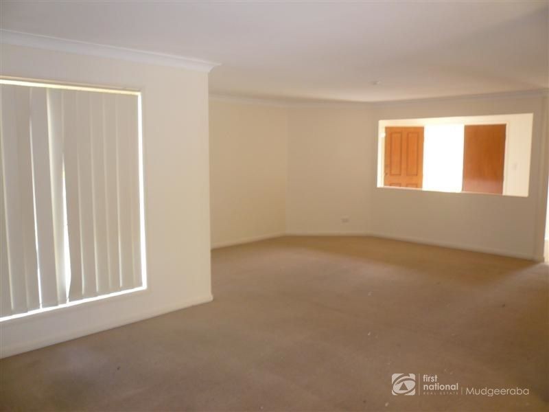 40 Maltravers Drive, Arundel QLD 4214