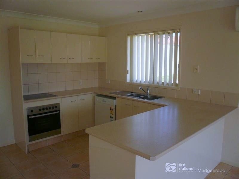 40 Maltravers Drive, Arundel QLD 4214