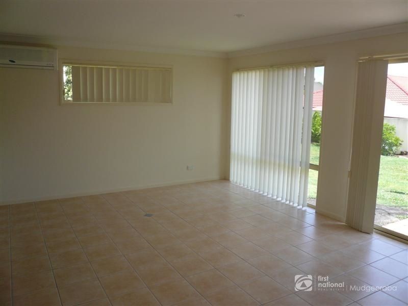40 Maltravers Drive, Arundel QLD 4214