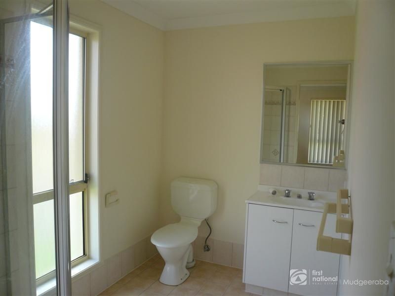 40 Maltravers Drive, Arundel QLD 4214