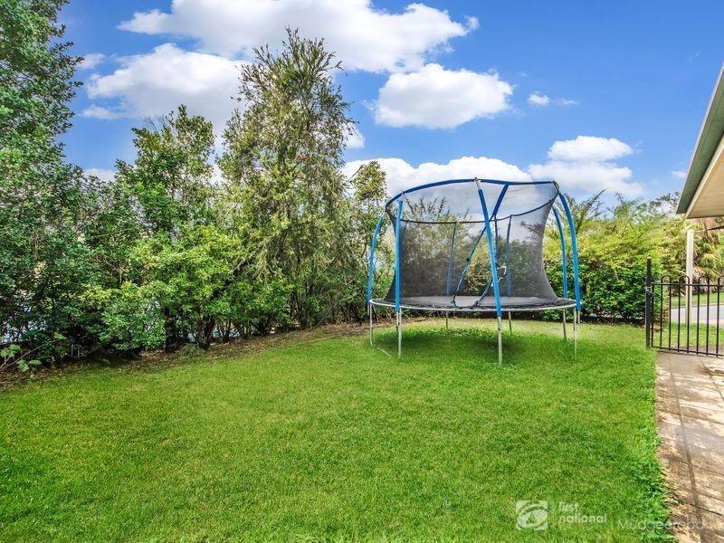 4 Pineneedle Court, Oxenford QLD 4210
