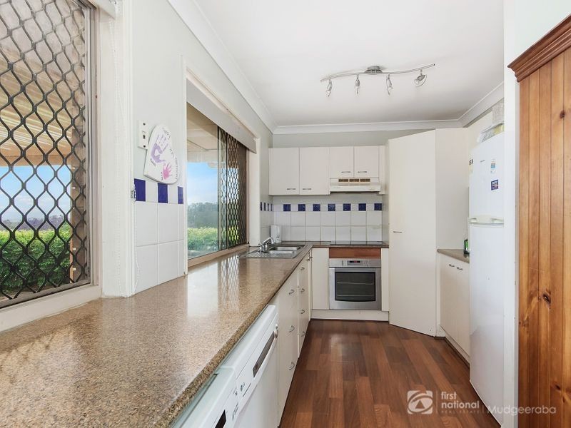 4 Pineneedle Court, Oxenford QLD 4210