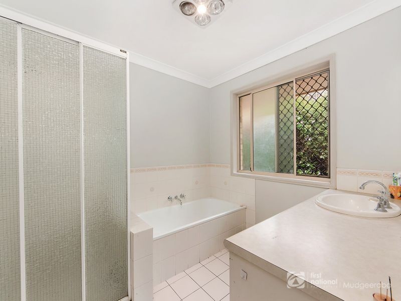 4 Pineneedle Court, Oxenford QLD 4210