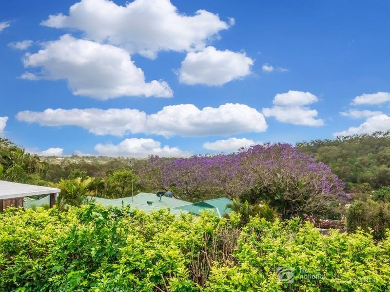 4 Pineneedle Court, Oxenford QLD 4210