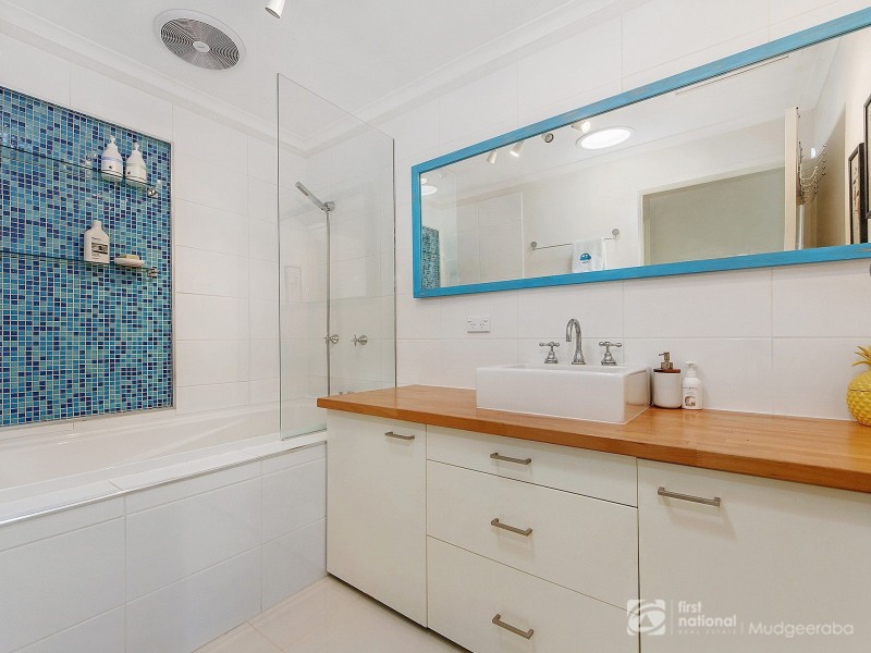 4 Kiowa Drive, Mudgeeraba QLD 4213