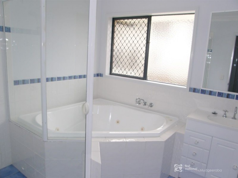 69 Kincaid Drive, Highland Park QLD 4211