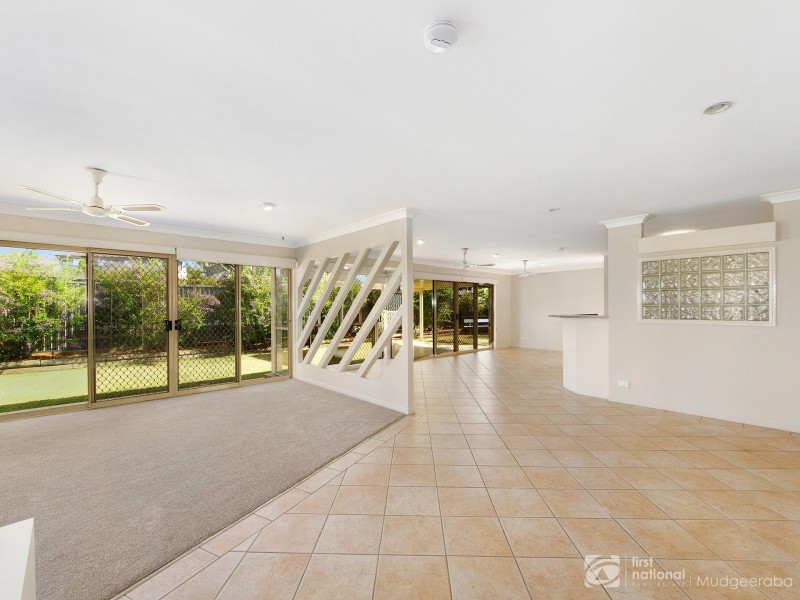 2 Jura Parade, Merrimac QLD 4226