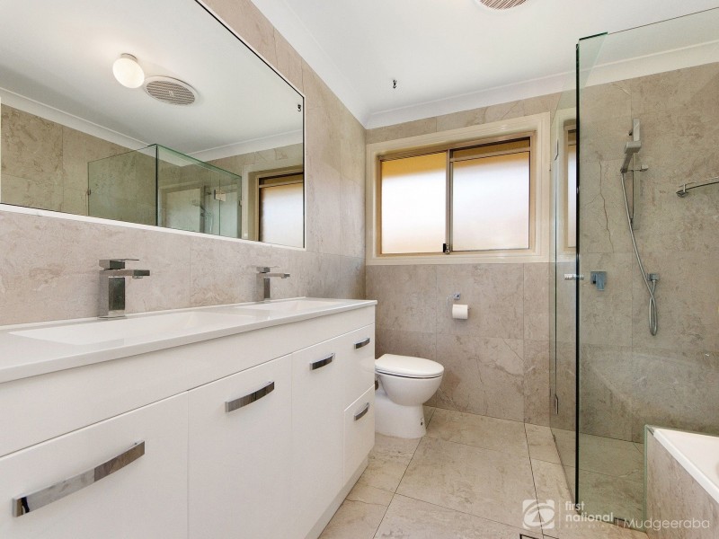 2 Jura Parade, Merrimac QLD 4226